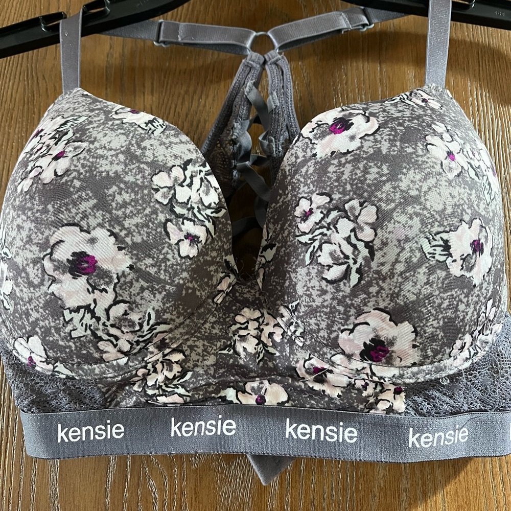 Kensie Racerback Bra. Pullover with back closure.